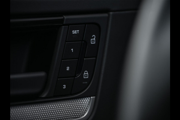 Porsche Cayenne Coupé 3.0 E-Hybrid Black Edition | Sport Chrono | Panoramadak | Bose | HUD | 360 Camera | Stoelventilatie | 18 Wegs Memory | Luchtvering | Soft Close | Ambiance Interieur | Adaptive Cruise | Stuurverwarming | Passagiers Display |