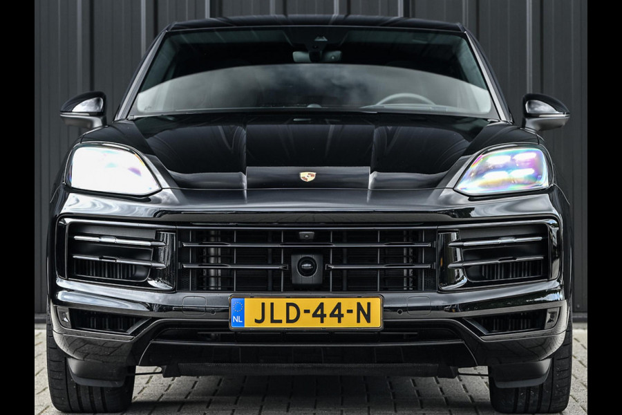 Porsche Cayenne Coupé 3.0 E-Hybrid Black Edition | Sport Chrono | Panoramadak | Bose | HUD | 360 Camera | Stoelventilatie | 18 Wegs Memory | Luchtvering | Soft Close | Ambiance Interieur | Adaptive Cruise | Stuurverwarming | Passagiers Display |
