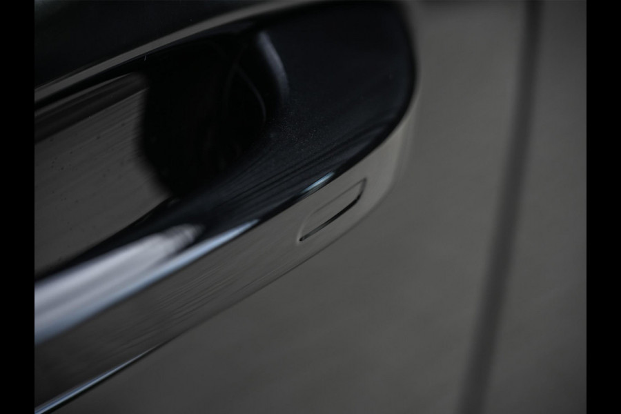 Porsche Cayenne Coupé 3.0 E-Hybrid Black Edition | Sport Chrono | Panoramadak | Bose | HUD | 360 Camera | Stoelventilatie | 18 Wegs Memory | Luchtvering | Soft Close | Ambiance Interieur | Adaptive Cruise | Stuurverwarming | Passagiers Display |