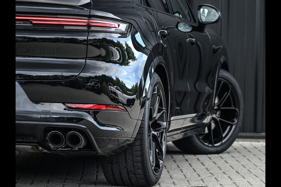 Porsche Cayenne Coupé 3.0 E-Hybrid Black Edition | Sport Chrono | Panoramadak | Bose | HUD | 360 Camera | Stoelventilatie | 18 Wegs Memory | Luchtvering | Soft Close | Ambiance Interieur | Adaptive Cruise | Stuurverwarming | Passagiers Display |