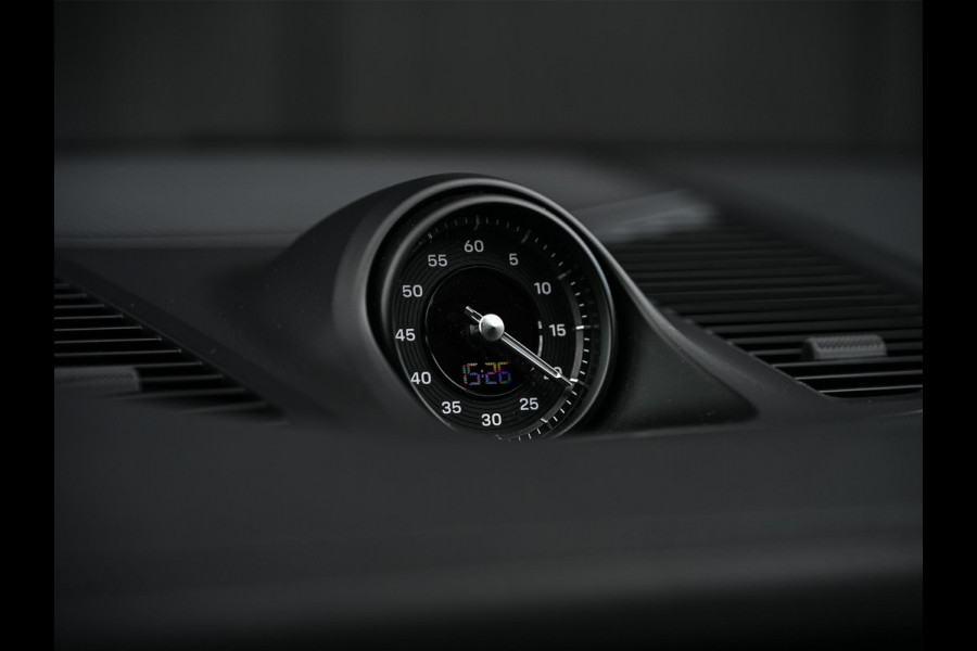 Porsche Cayenne Coupé 3.0 E-Hybrid Black Edition | Sport Chrono | Panoramadak | Bose | HUD | 360 Camera | Stoelventilatie | 18 Wegs Memory | Luchtvering | Soft Close | Ambiance Interieur | Adaptive Cruise | Stuurverwarming | Passagiers Display |