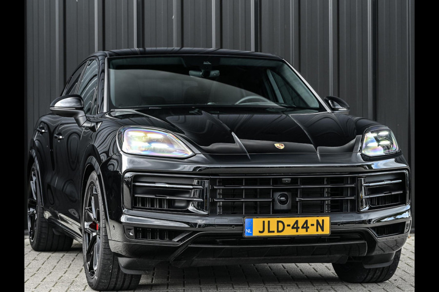 Porsche Cayenne Coupé 3.0 E-Hybrid Black Edition | Sport Chrono | Panoramadak | Bose | HUD | 360 Camera | Stoelventilatie | 18 Wegs Memory | Luchtvering | Soft Close | Ambiance Interieur | Adaptive Cruise | Stuurverwarming | Passagiers Display |