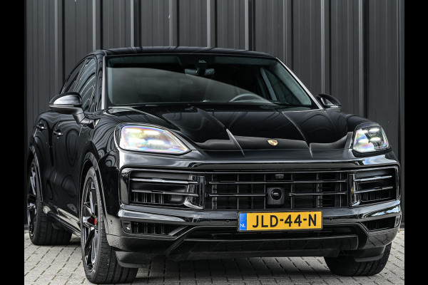 Porsche Cayenne Coupé 3.0 E-Hybrid Black Edition | Sport Chrono | Panoramadak | Bose | HUD | 360 Camera | Stoelventilatie | 18 Wegs Memory | Luchtvering | Soft Close | Ambiance Interieur | Adaptive Cruise | Stuurverwarming | Passagiers Display |