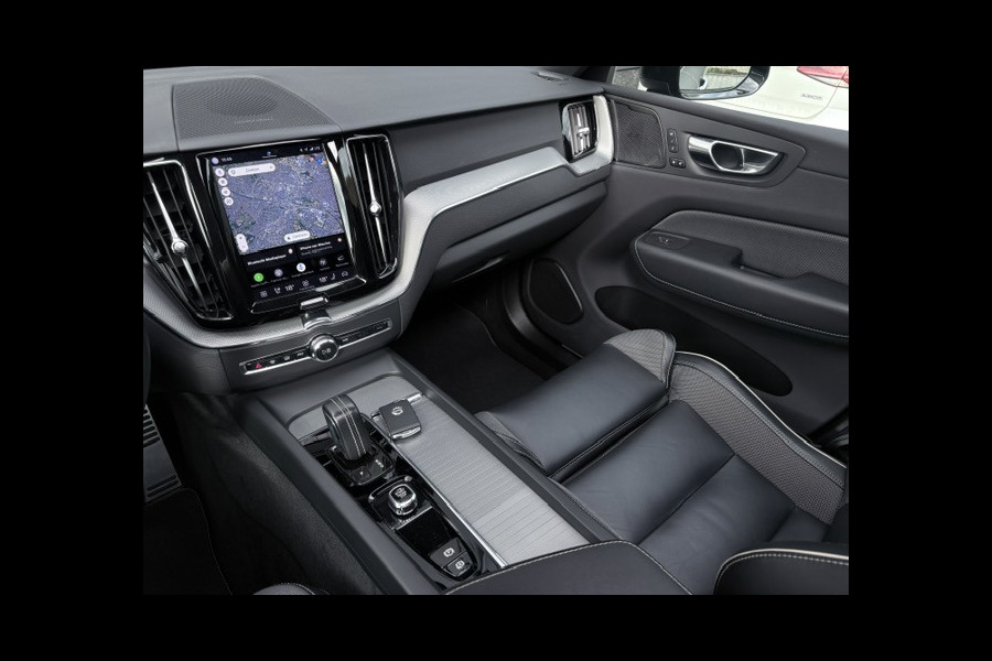 Volvo XC60 2.0 T6 Plug-in hybrid AWD R-Design 340PK|Facelift|Pano|Head up|Memory|Harman Kardon|Keyless|Trekhaak|Camera|21 inch|