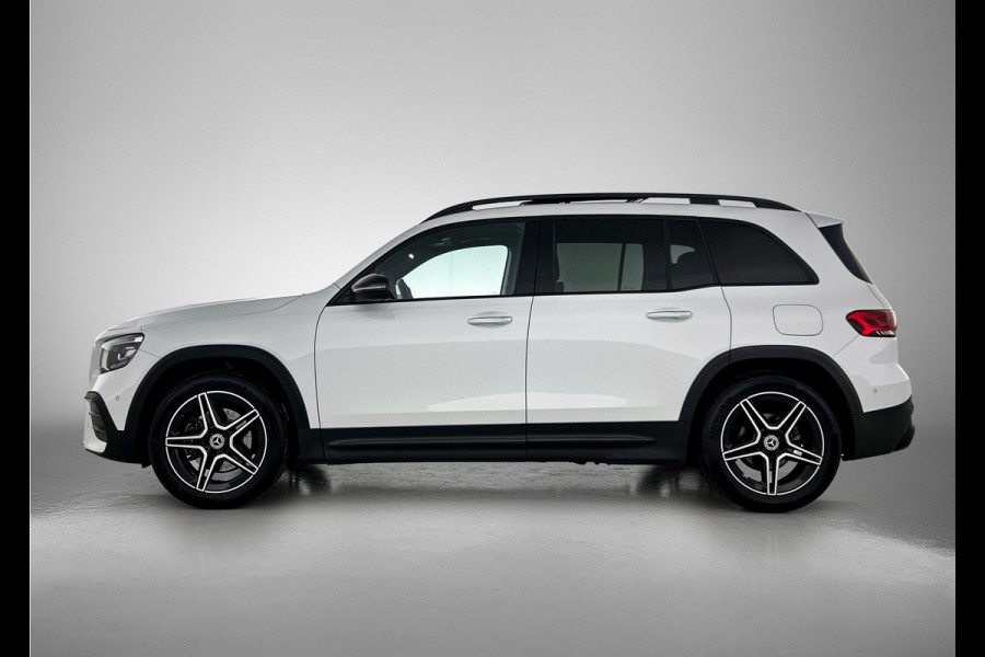Mercedes-Benz Glb 180 Business Solution AMG AMG Line | Night Pakket | Panorama Schuif-Kanteldak | Parkeerpakket met achteruitrijcamera | Stoelverwarming. Inclusief 24 maanden MB Certified garantie voor Europa.