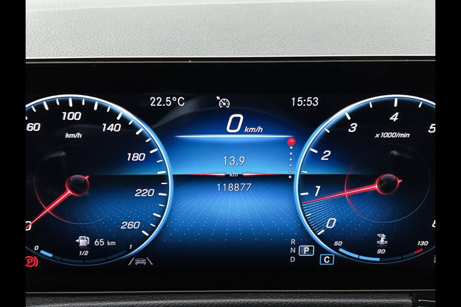Mercedes-Benz Glb 180 Business Solution AMG AMG Line | Night Pakket | Panorama Schuif-Kanteldak | Parkeerpakket met achteruitrijcamera | Stoelverwarming. Inclusief 24 maanden MB Certified garantie voor Europa.