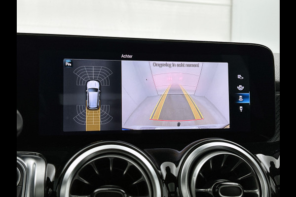 Mercedes-Benz Glb 180 Business Solution AMG AMG Line | Night Pakket | Panorama Schuif-Kanteldak | Parkeerpakket met achteruitrijcamera | Stoelverwarming. Inclusief 24 maanden MB Certified garantie voor Europa.