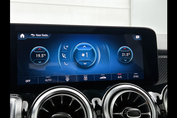 Mercedes-Benz Glb 180 Business Solution AMG AMG Line | Night Pakket | Panorama Schuif-Kanteldak | Parkeerpakket met achteruitrijcamera | Stoelverwarming. Inclusief 24 maanden MB Certified garantie voor Europa.