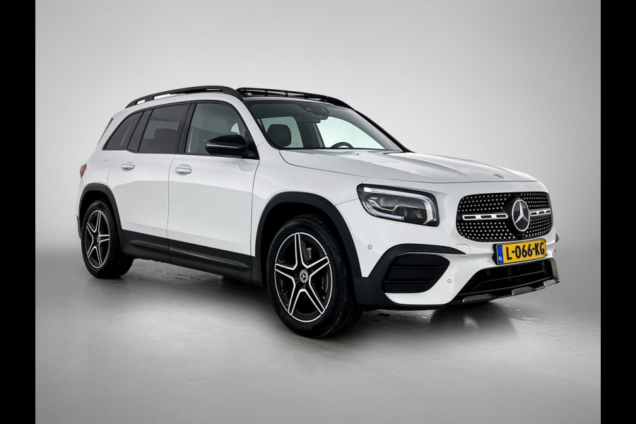 Mercedes-Benz Glb 180 Business Solution AMG AMG Line | Night Pakket | Panorama Schuif-Kanteldak | Parkeerpakket met achteruitrijcamera | Stoelverwarming. Inclusief 24 maanden MB Certified garantie voor Europa.