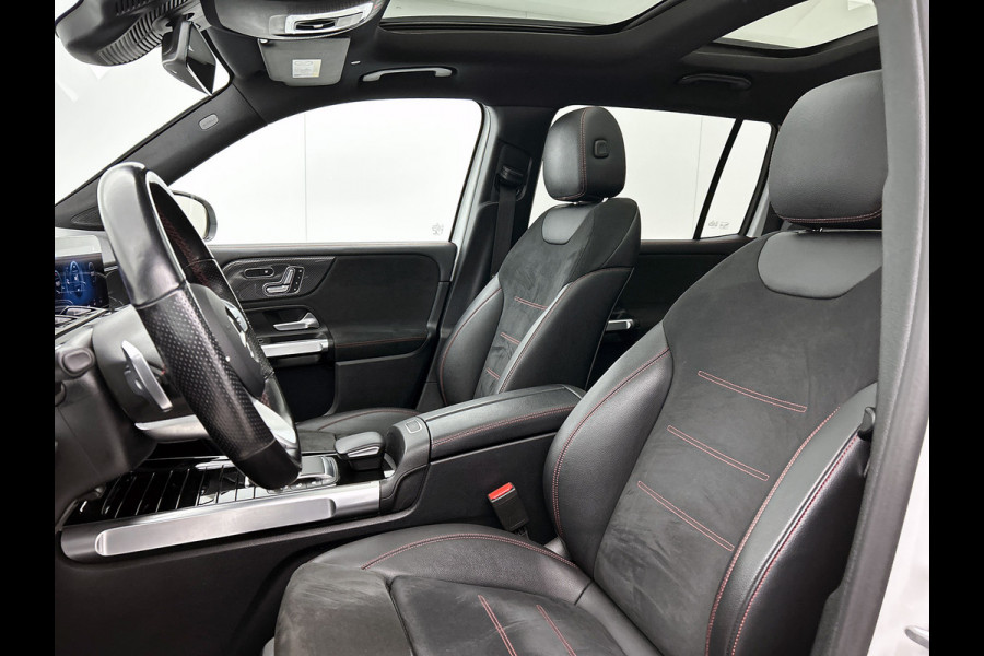 Mercedes-Benz Glb 180 Business Solution AMG AMG Line | Night Pakket | Panorama Schuif-Kanteldak | Parkeerpakket met achteruitrijcamera | Stoelverwarming. Inclusief 24 maanden MB Certified garantie voor Europa.