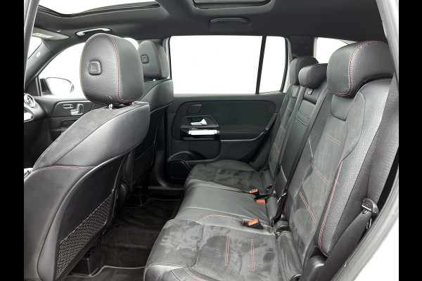 Mercedes-Benz Glb 180 Business Solution AMG AMG Line | Night Pakket | Panorama Schuif-Kanteldak | Parkeerpakket met achteruitrijcamera | Stoelverwarming. Inclusief 24 maanden MB Certified garantie voor Europa.
