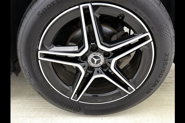 Mercedes-Benz Glb 180 Business Solution AMG AMG Line | Night Pakket | Panorama Schuif-Kanteldak | Parkeerpakket met achteruitrijcamera | Stoelverwarming. Inclusief 24 maanden MB Certified garantie voor Europa.