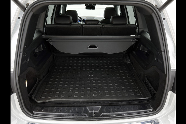 Mercedes-Benz Glb 180 Business Solution AMG AMG Line | Night Pakket | Panorama Schuif-Kanteldak | Parkeerpakket met achteruitrijcamera | Stoelverwarming. Inclusief 24 maanden MB Certified garantie voor Europa.