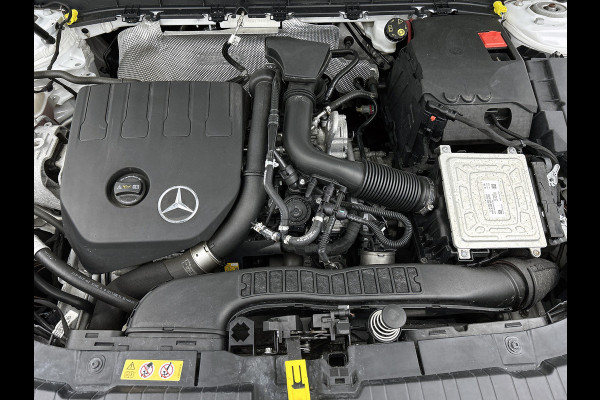 Mercedes-Benz Glb 180 Business Solution AMG AMG Line | Night Pakket | Panorama Schuif-Kanteldak | Parkeerpakket met achteruitrijcamera | Stoelverwarming. Inclusief 24 maanden MB Certified garantie voor Europa.