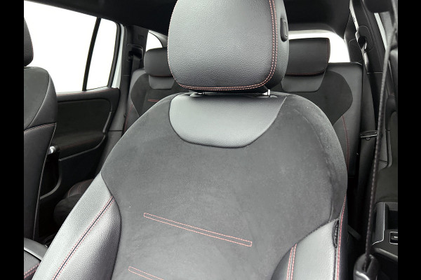 Mercedes-Benz Glb 180 Business Solution AMG AMG Line | Night Pakket | Panorama Schuif-Kanteldak | Parkeerpakket met achteruitrijcamera | Stoelverwarming. Inclusief 24 maanden MB Certified garantie voor Europa.