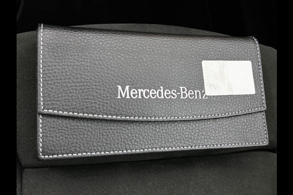 Mercedes-Benz Glb 180 Business Solution AMG AMG Line | Night Pakket | Panorama Schuif-Kanteldak | Parkeerpakket met achteruitrijcamera | Stoelverwarming. Inclusief 24 maanden MB Certified garantie voor Europa.