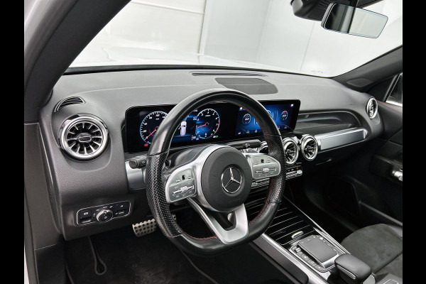 Mercedes-Benz Glb 180 Business Solution AMG AMG Line | Night Pakket | Panorama Schuif-Kanteldak | Parkeerpakket met achteruitrijcamera | Stoelverwarming. Inclusief 24 maanden MB Certified garantie voor Europa.