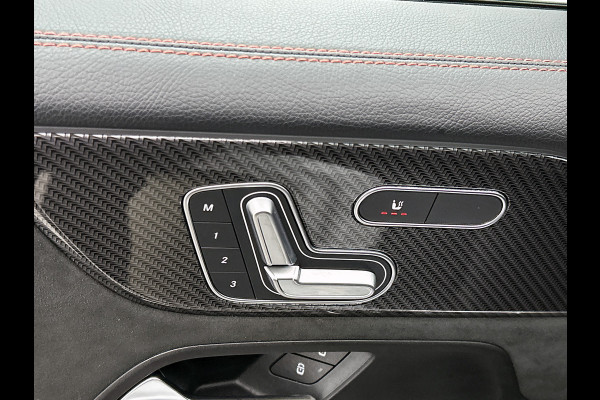 Mercedes-Benz Glb 180 Business Solution AMG AMG Line | Night Pakket | Panorama Schuif-Kanteldak | Parkeerpakket met achteruitrijcamera | Stoelverwarming. Inclusief 24 maanden MB Certified garantie voor Europa.
