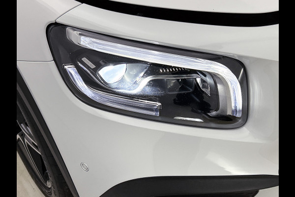 Mercedes-Benz Glb 180 Business Solution AMG AMG Line | Night Pakket | Panorama Schuif-Kanteldak | Parkeerpakket met achteruitrijcamera | Stoelverwarming. Inclusief 24 maanden MB Certified garantie voor Europa.