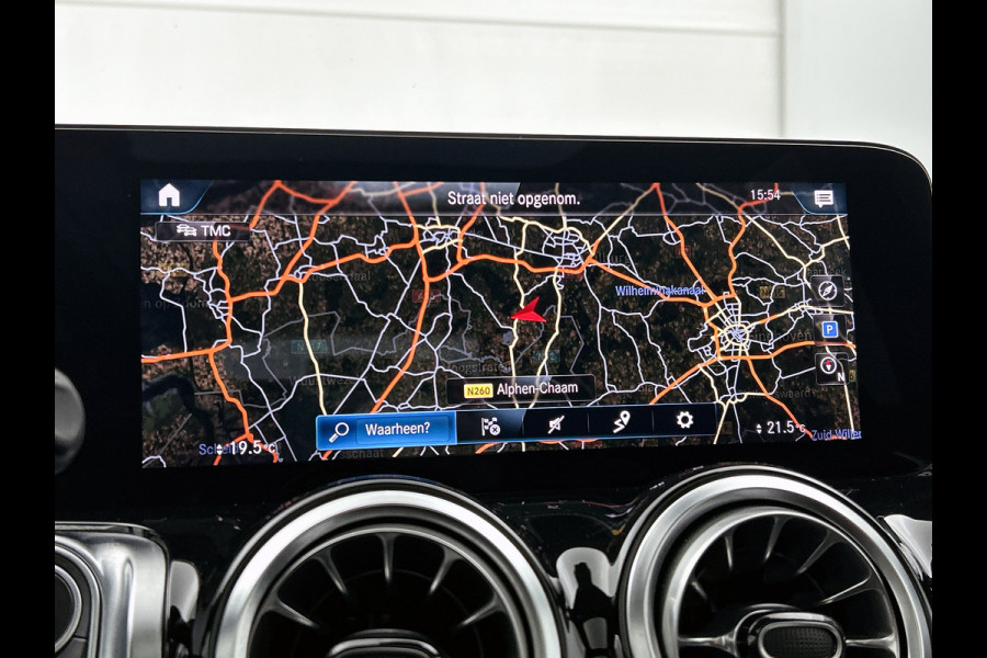 Mercedes-Benz Glb 180 Business Solution AMG AMG Line | Night Pakket | Panorama Schuif-Kanteldak | Parkeerpakket met achteruitrijcamera | Stoelverwarming. Inclusief 24 maanden MB Certified garantie voor Europa.