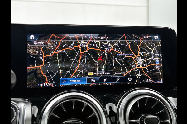 Mercedes-Benz Glb 180 Business Solution AMG AMG Line | Night Pakket | Panorama Schuif-Kanteldak | Parkeerpakket met achteruitrijcamera | Stoelverwarming. Inclusief 24 maanden MB Certified garantie voor Europa.
