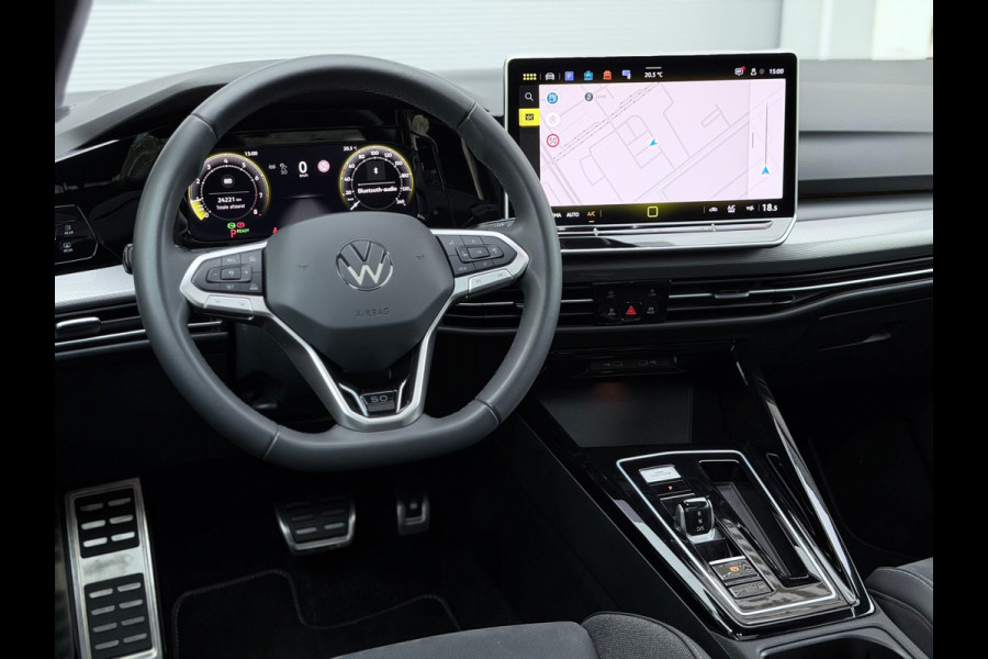 Volkswagen Golf 1.5 eTSI R-Line Pano/Memory/Matrix
