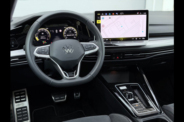 Volkswagen Golf 1.5 eTSI R-Line Pano/Memory/Matrix