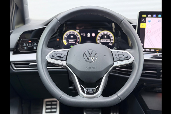 Volkswagen Golf 1.5 eTSI R-Line Pano/Memory/Matrix