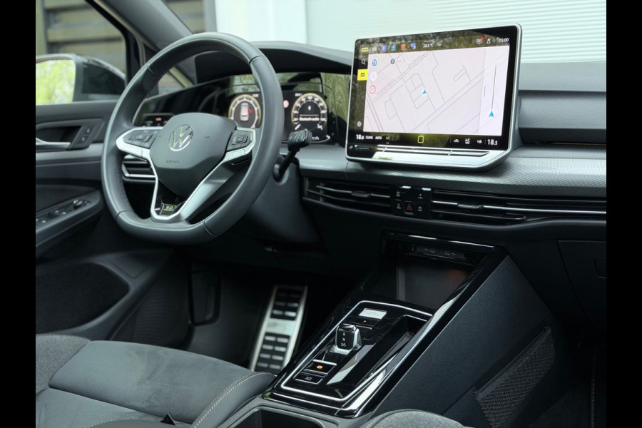 Volkswagen Golf 1.5 eTSI R-Line Pano/Memory/Matrix