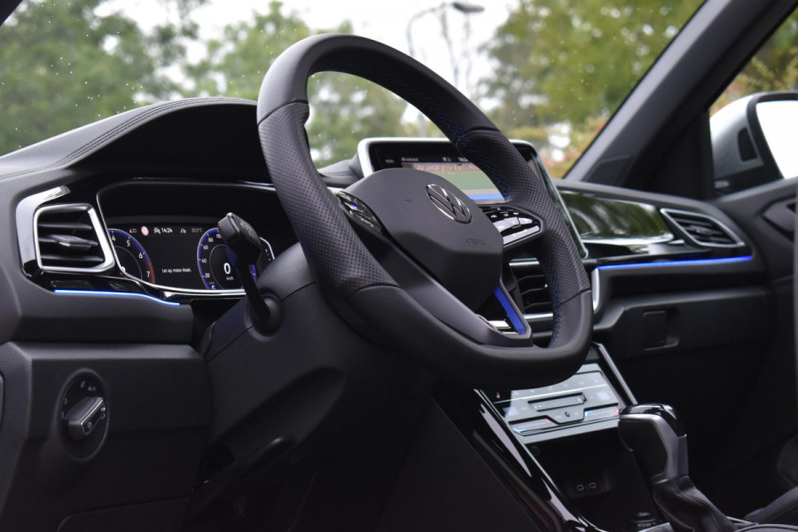 Volkswagen T-Roc 2.0 TSI 4Motion R Pano Akra Lane Camera ACC Trekhaak