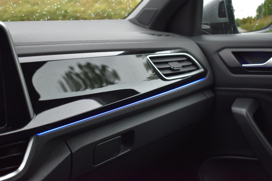 Volkswagen T-Roc 2.0 TSI 4Motion R Pano Akra Lane Camera ACC Trekhaak