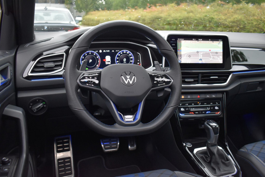 Volkswagen T-Roc 2.0 TSI 4Motion R Pano Akra Lane Camera ACC Trekhaak