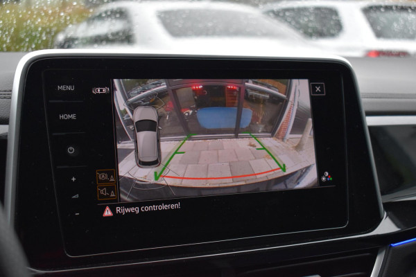Volkswagen T-Roc 2.0 TSI 4Motion R Pano Akra Lane Camera ACC Trekhaak