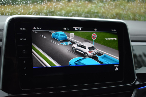 Volkswagen T-Roc 2.0 TSI 4Motion R Pano Akra Lane Camera ACC Trekhaak