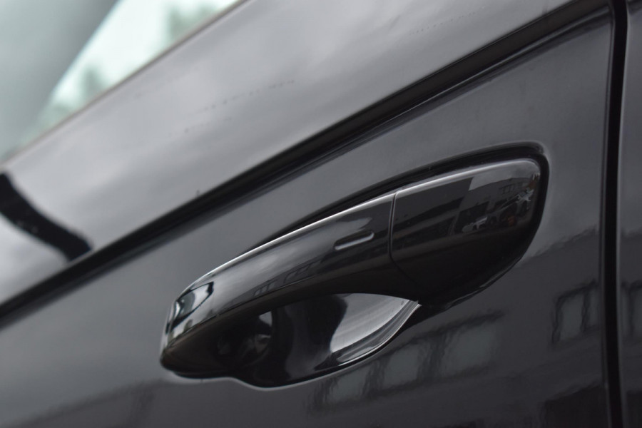 Volkswagen T-Roc 2.0 TSI 4Motion R Pano Akra Lane Camera ACC Trekhaak