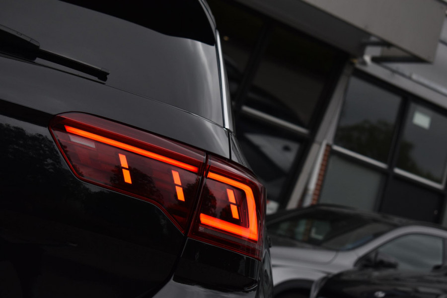 Volkswagen T-Roc 2.0 TSI 4Motion R Pano Akra Lane Camera ACC Trekhaak