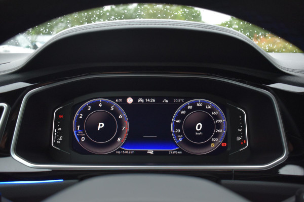 Volkswagen T-Roc 2.0 TSI 4Motion R Pano Akra Lane Camera ACC Trekhaak