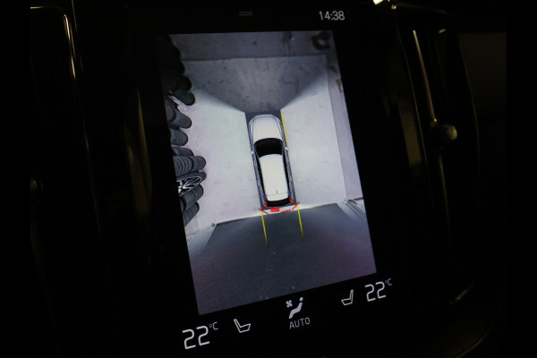 Volvo XC60 2.0 B4 Inscription [SCHUIFKANTELDAK, APPLECARPLAY, ANDROID, STOELVERWARMING, CRUISE CONTROL, STUURVERWARMING, HARMAN/KARDON AUDIO, MEMORY SEATS, HEAD UP DISPLAY, DIGITAL DASH, 360 CAMERA, ELEKTRISCHE ACHTERKLEP