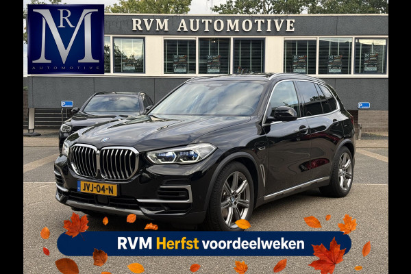 BMW X5 xDrive45e High Executive VAN: € 61.900- VOOR: € 59.877,- UW HERFSTVOORDEEL: € 2.023,-| LASER LED| ELEKTRISCHE TREKHAAK | PANO| HUD| BMW DEALER ONDERHOUDEN| DRIVING ASS. PROFF| KEYLESS | MEMORY STOEL| DODE HOEK SENSOR|
