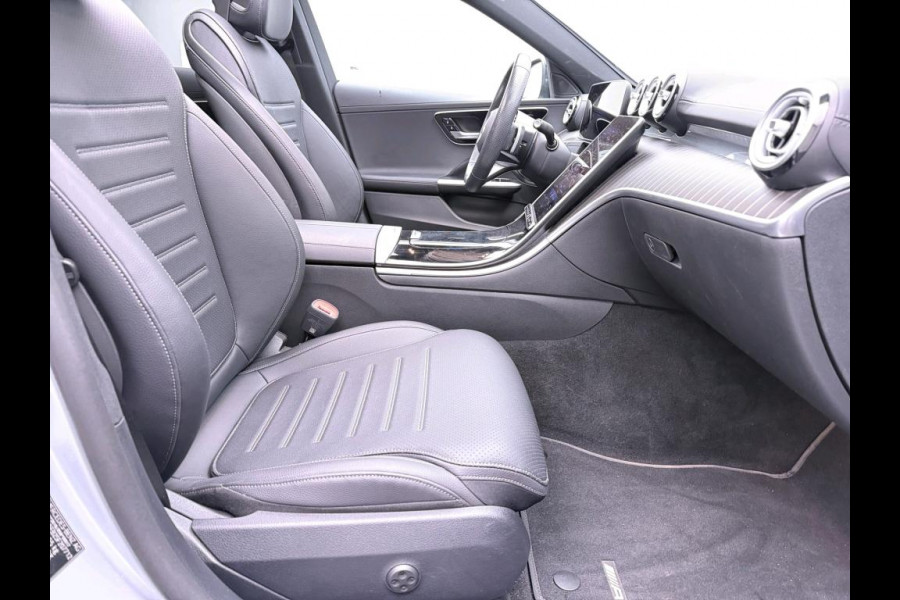 Mercedes-Benz C-Klasse Estate 300 e Business Solution AMG AMG Line | Night Pakket | Panorama Schuif-Kanteldak | Distronic | Parkeerpakket met 360°-camera | Sfeerverlichting. Inclusief 24 maanden Mercedes-Benz Certified garantie voor Europa.