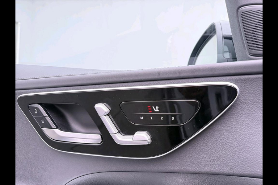 Mercedes-Benz C-Klasse Estate 300 e Business Solution AMG AMG Line | Night Pakket | Panorama Schuif-Kanteldak | Distronic | Parkeerpakket met 360°-camera | Sfeerverlichting. Inclusief 24 maanden Mercedes-Benz Certified garantie voor Europa.