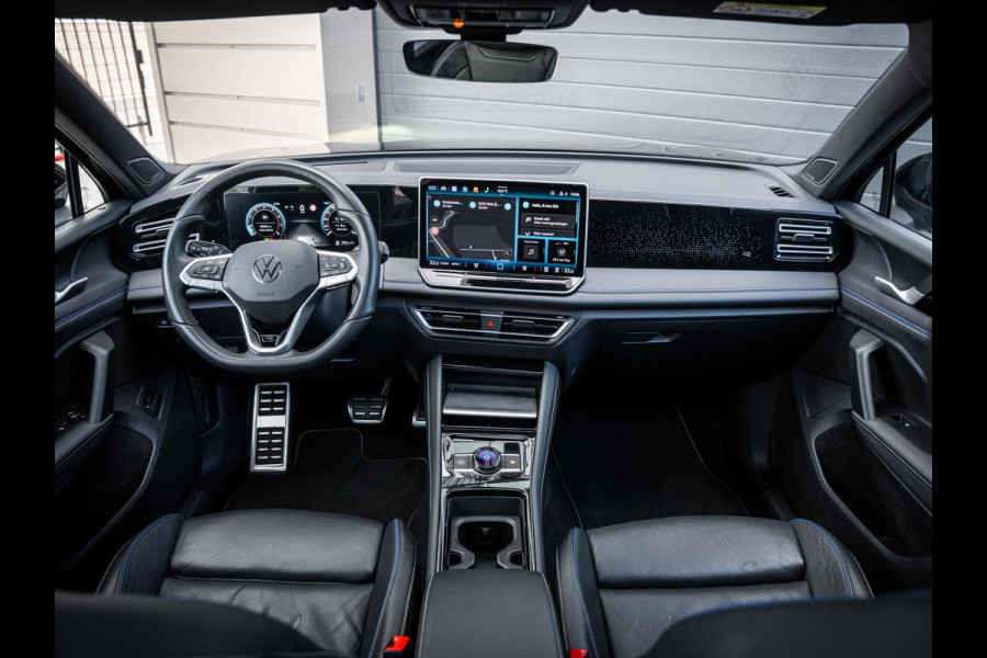 Volkswagen Tiguan 1.5 eTSI 3x R-Line Edition | Pano | Memory | Trekhaak l HUD