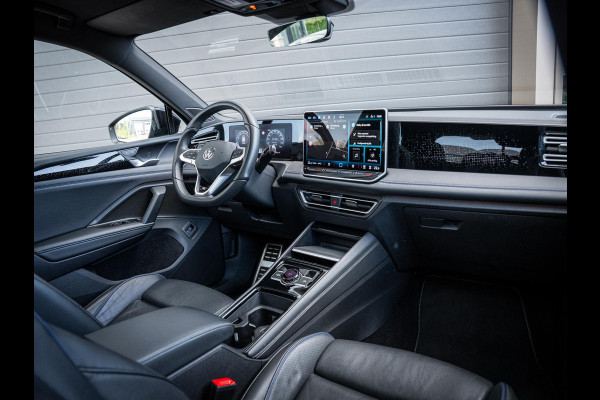 Volkswagen Tiguan 1.5 eTSI 3x R-Line Edition | Pano | Memory | Trekhaak l HUD