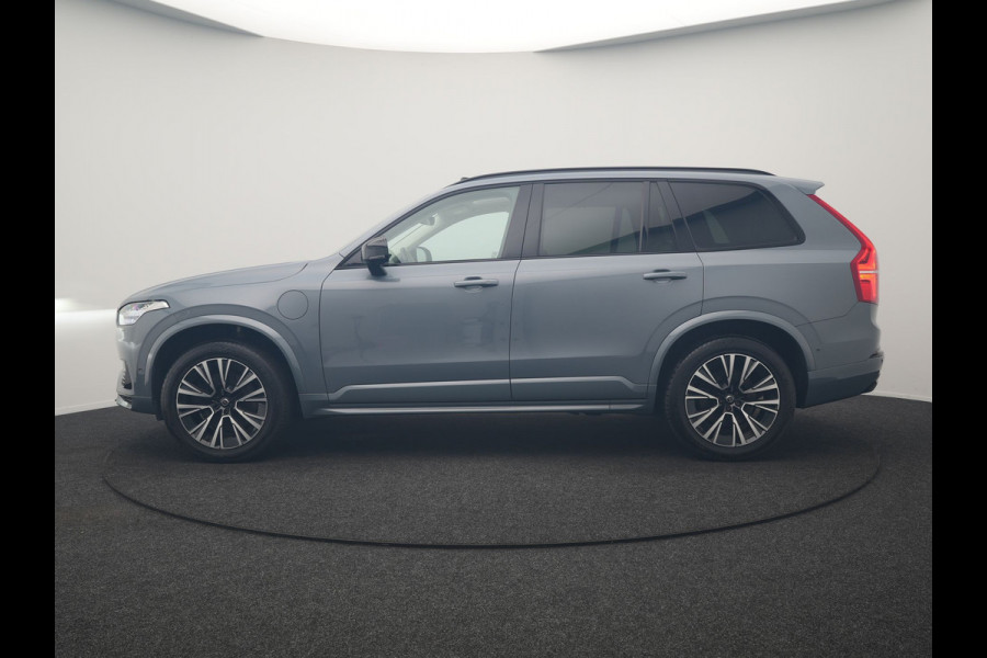 Volvo XC90 Recharge AWD Plus Dark Long Range 7 Persoons PHEV 456pk Dealer O.H | Trekhaak Af Fabriek | Panodak | Adaptive Cruise | 360 Camera | Harman / Kardon | Lederen Sportstoelen Memory & Verwarmd | Keyless | Blis | Stuur Verwarmd | Apple Carplay | Plug In Hybrid