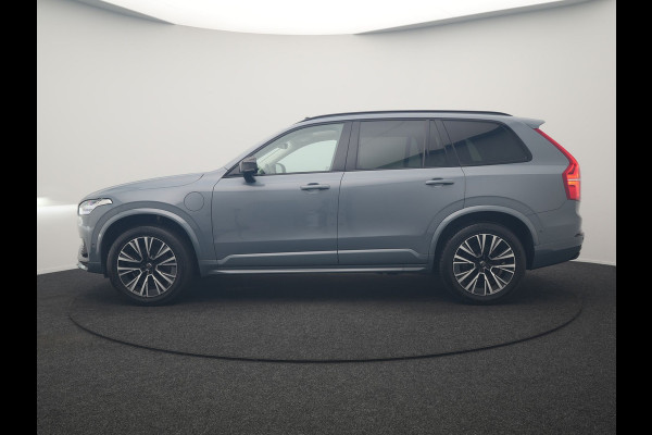 Volvo XC90 Recharge AWD Plus Dark Long Range 7 Persoons PHEV 456pk Dealer O.H | Trekhaak Af Fabriek | Panodak | Adaptive Cruise | 360 Camera | Harman / Kardon | Lederen Sportstoelen Memory & Verwarmd | Keyless | Blis | Stuur Verwarmd | Apple Carplay | Plug In Hybrid