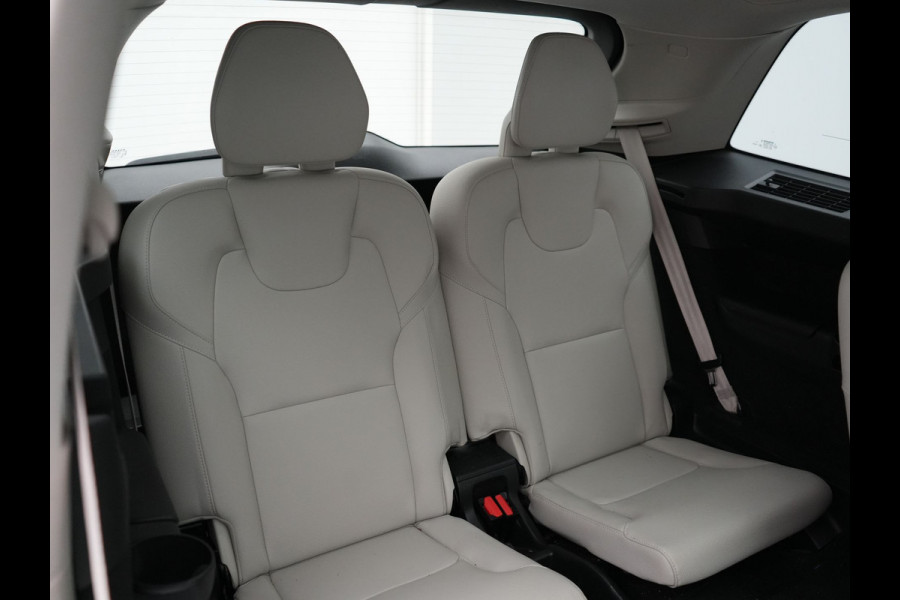 Volvo XC90 Recharge AWD Plus Dark Long Range 7 Persoons PHEV 456pk Dealer O.H | Trekhaak Af Fabriek | Panodak | Adaptive Cruise | 360 Camera | Harman / Kardon | Lederen Sportstoelen Memory & Verwarmd | Keyless | Blis | Stuur Verwarmd | Apple Carplay | Plug In Hybrid