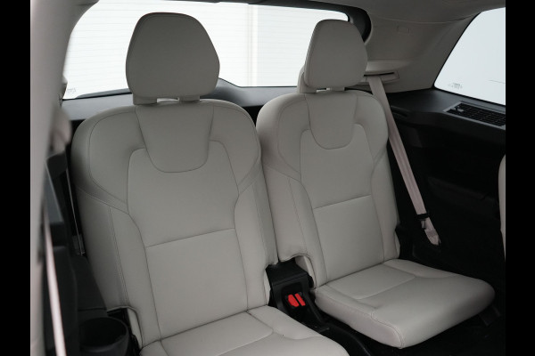 Volvo XC90 Recharge AWD Plus Dark Long Range 7 Persoons PHEV 456pk Dealer O.H | Trekhaak Af Fabriek | Panodak | Adaptive Cruise | 360 Camera | Harman / Kardon | Lederen Sportstoelen Memory & Verwarmd | Keyless | Blis | Stuur Verwarmd | Apple Carplay | Plug In Hybrid