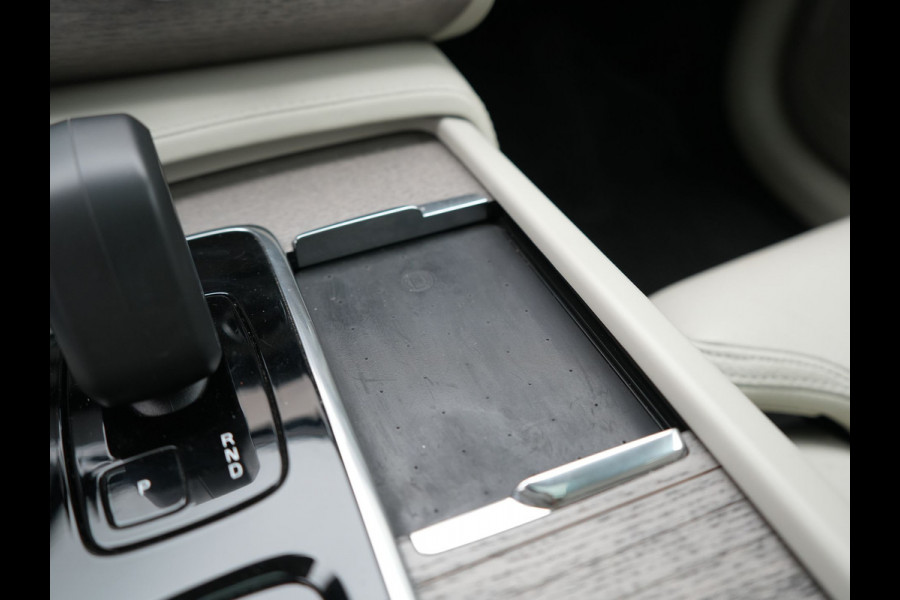 Volvo XC90 Recharge AWD Plus Dark Long Range 7 Persoons PHEV 456pk Dealer O.H | Trekhaak Af Fabriek | Panodak | Adaptive Cruise | 360 Camera | Harman / Kardon | Lederen Sportstoelen Memory & Verwarmd | Keyless | Blis | Stuur Verwarmd | Apple Carplay | Plug In Hybrid