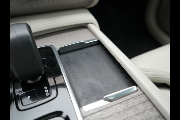 Volvo XC90 Recharge AWD Plus Dark Long Range 7 Persoons PHEV 456pk Dealer O.H | Trekhaak Af Fabriek | Panodak | Adaptive Cruise | 360 Camera | Harman / Kardon | Lederen Sportstoelen Memory & Verwarmd | Keyless | Blis | Stuur Verwarmd | Apple Carplay | Plug In Hybrid