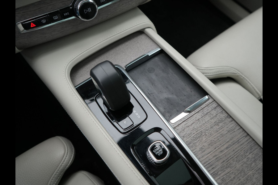 Volvo XC90 Recharge AWD Plus Dark Long Range 7 Persoons PHEV 456pk Dealer O.H | Trekhaak Af Fabriek | Panodak | Adaptive Cruise | 360 Camera | Harman / Kardon | Lederen Sportstoelen Memory & Verwarmd | Keyless | Blis | Stuur Verwarmd | Apple Carplay | Plug In Hybrid